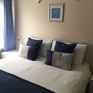 Double Room King Bed